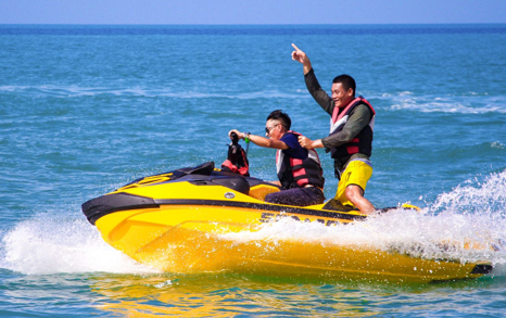 西部天涯海洋运动俱乐部-海上总动员套餐A（含天涯海角门票、摩托艇、急速飞鱼、彩虹拖伞、水上自行车、水上飞行器、帆船（项目6选4））